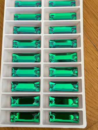 Fyndvaror. Green Flame  baugette 9x26 18st