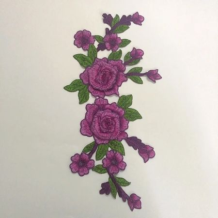 Stor applikation med rosor och blad. Lila/rosa