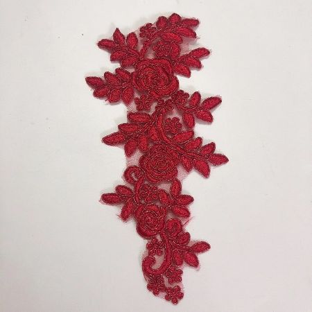 Glittrig applikation på mesh. Red