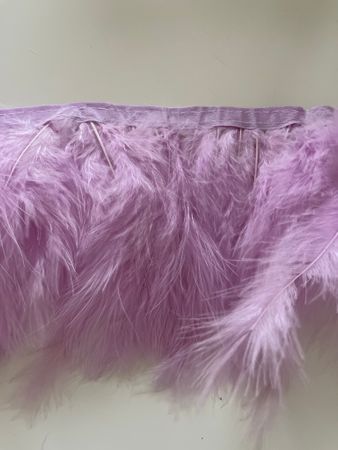 Fyndvara Fjädrar på band 14-15cm långa. Light Purple  2 meter