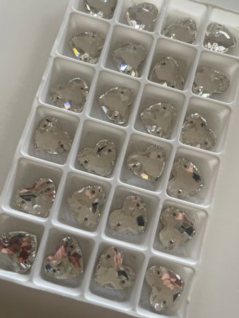 Fyndvara. Hel karta hjärta crystal clear 16mm. 28st