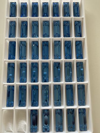 Fyndvaror. Blue baugette 6x18 40st