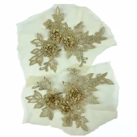 Spetsapplikation på mesh, spegelvänt par. Gold