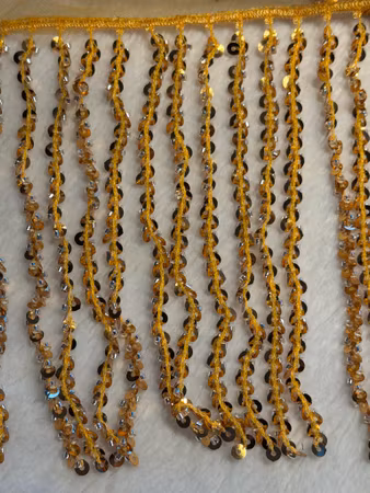 Fransband med pärlor och paljetter. Guld 0,5 meter