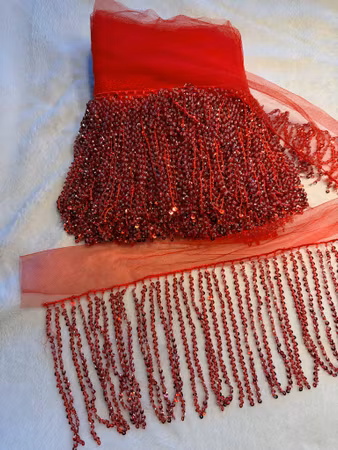 Fransband med pärlor och paljetter. Röd 0,5 meter