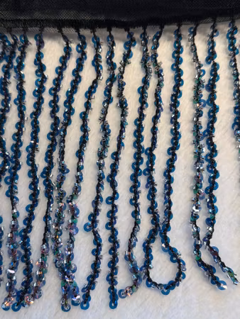 Fransband med pärlor och paljetter. Blå/svart 0,5 meter