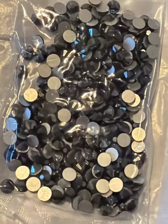 Fyndvara. Mellanting mellan Jet Hematite/shiny Black ss30