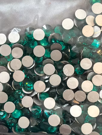 Fyndvara udda grön sten ss30