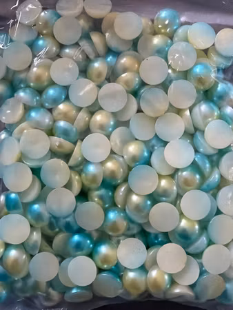Fyndvara halvpärla 10mm grön/blå ca 300st
