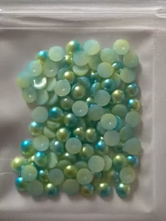 Fyndvara. Grön/blå pärlor 6mm ca 100st