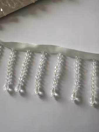 Dekorativt band med glaspärlor 0,5meter. Vit
