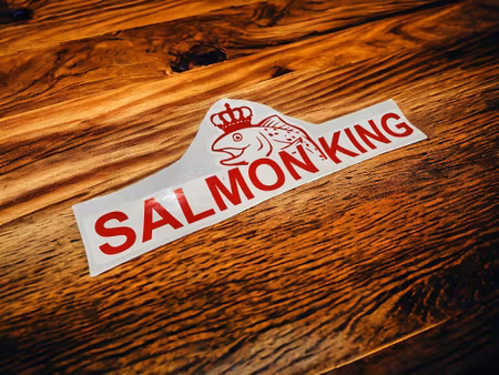 Salmon King dekal 300x100 mm RÖD