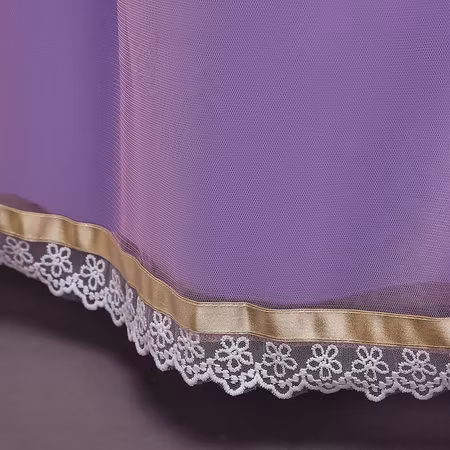 Anna prinsess klänning med dekorationer och spets