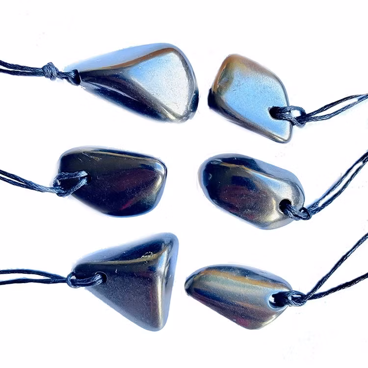 Shungit Hängsmycke naturligt 2-4cm