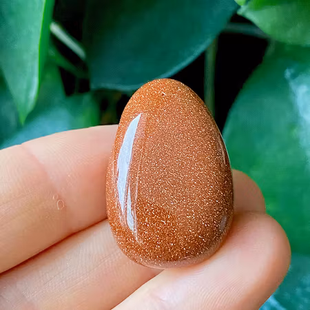 Sandsten Röd ”Goldstone” Hängsmycke (Droppe)