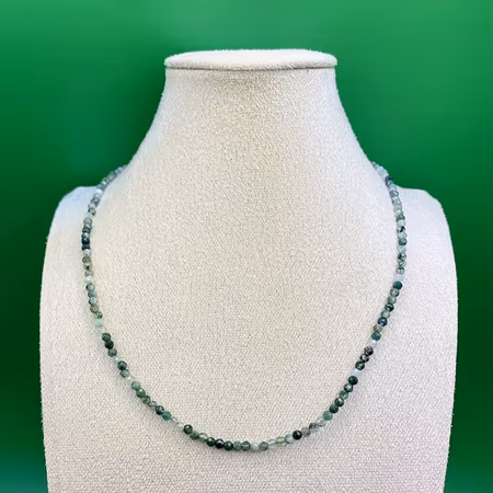 Mossagat (Fasetterade pärlor) Halsband