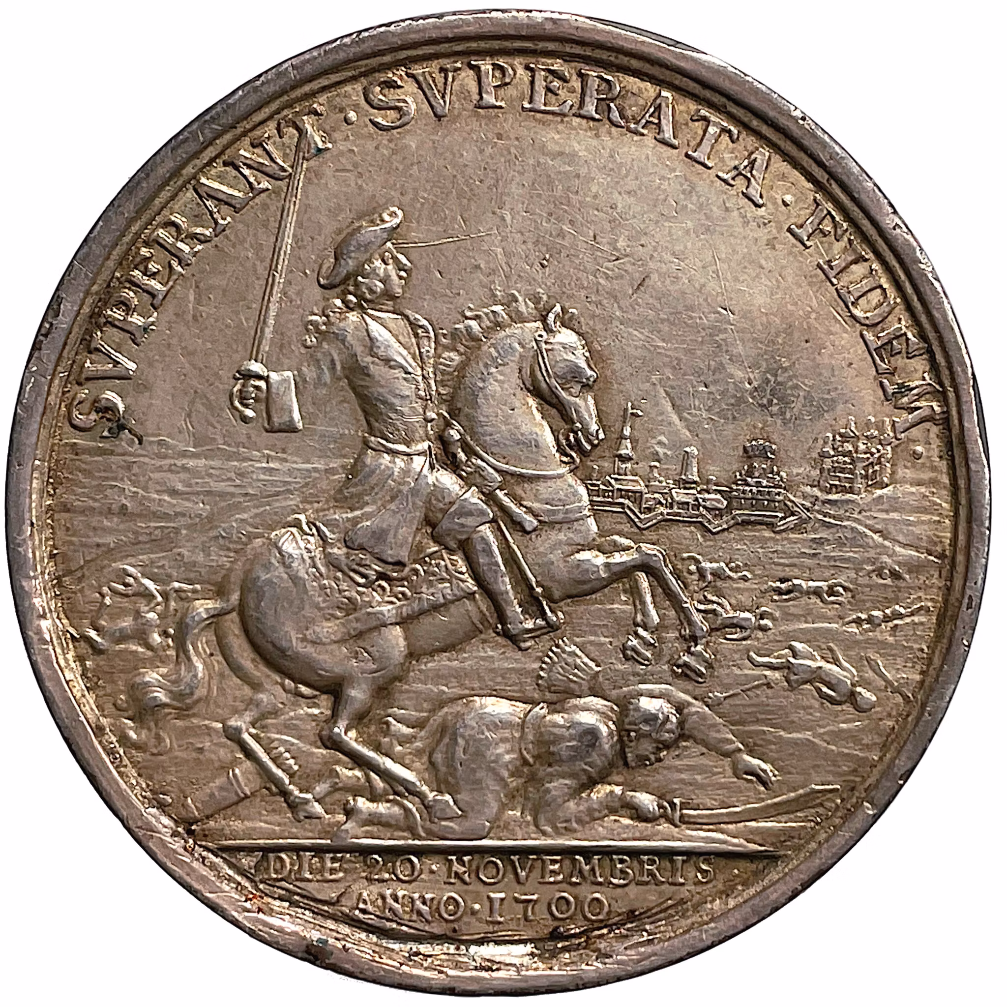 Karl XII och svenskarnas lysande seger över en mångdubbelt större rysk här vid Narva den 20 november 1700  av Carl Gustav Hartman - RRR i försilvrat tenn - Enda noterade exemplaret!