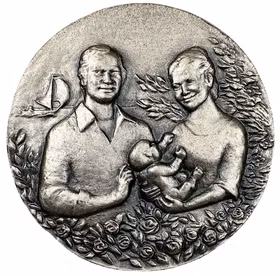 Carl XVI Gustaf och Silvia med den nyfödda kronprinsessan Victoria 1977