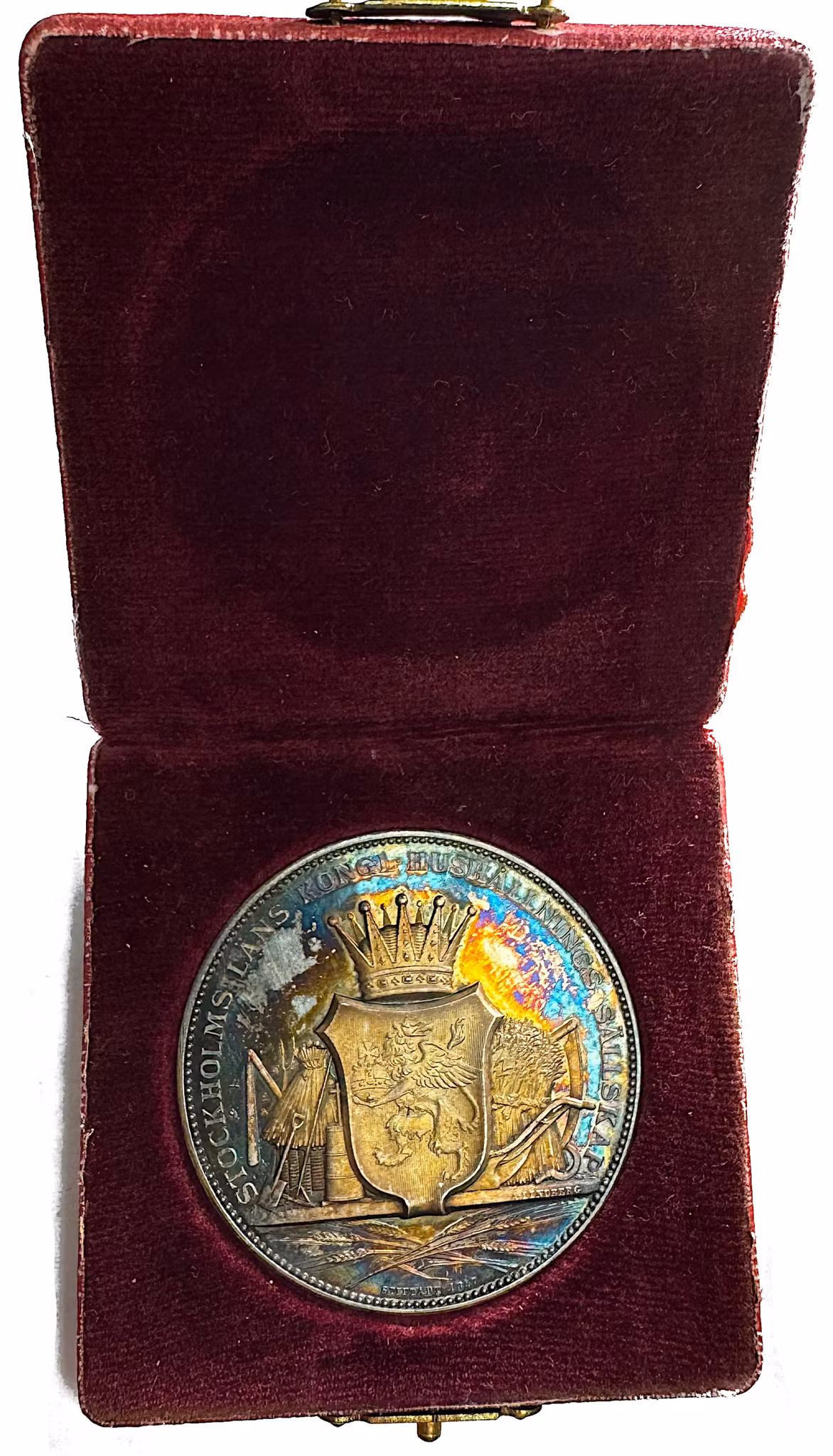 Oskar II - Stockholms kungliga hushållningssällskap av Adolf Lindberg - Utdelad till Aktiebolaget Palmcrantz och Co 1896 - Mycket vackert exemplar i originaletui