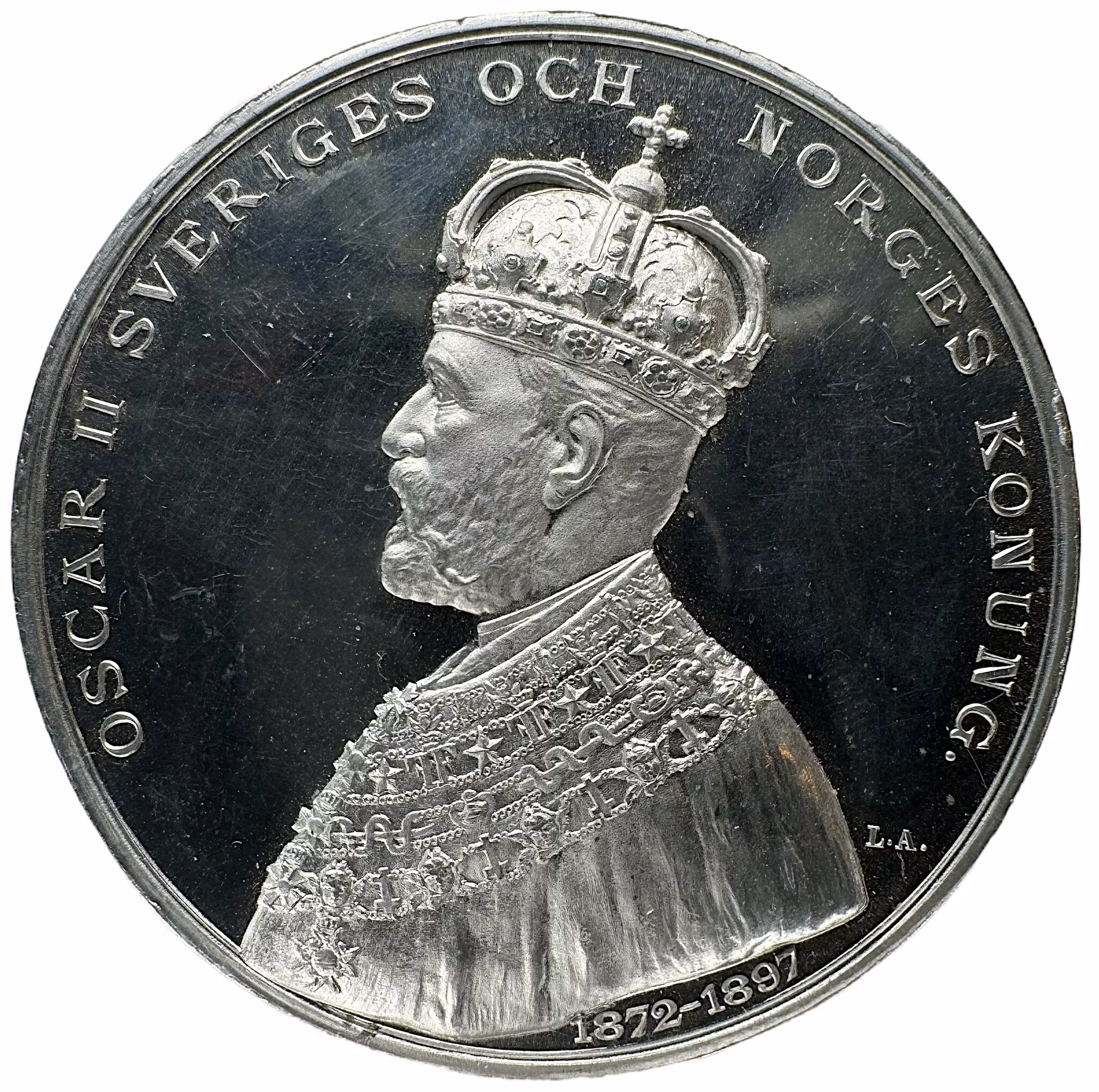 Oskar II - Till minne av Allmänna konst- och industriutställningen i Stockholm 1897 - Med underbart arkitektoniskt motiv - PROOFLIKE