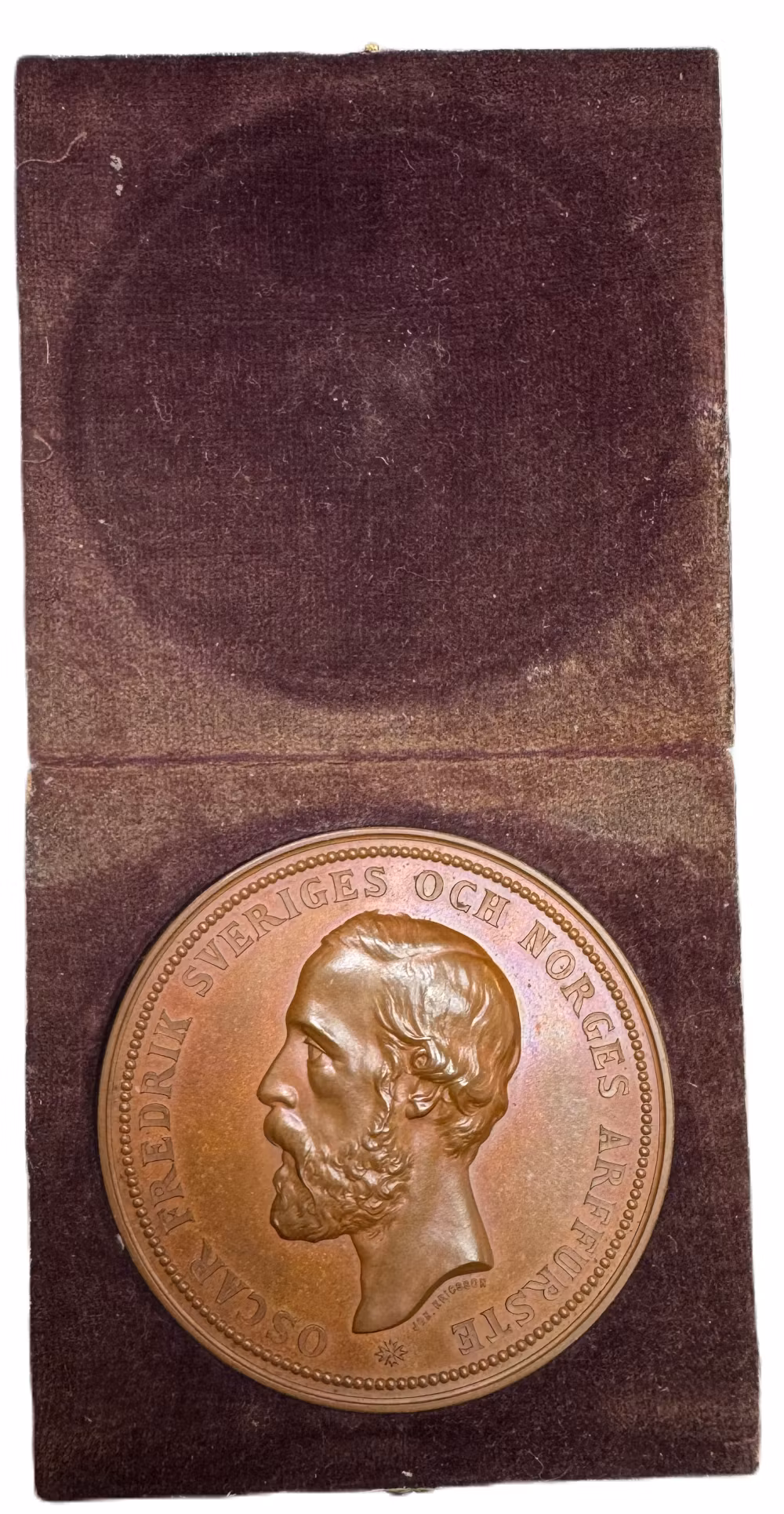 Hertig Oskar (II) som ordförande i kungliga centralkommitén för allmänna industri- och konstutställningen i Stockholm 1866  - Vacker bronsmedalj i originaletui