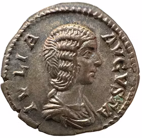 Julia Domna (gift med Septimius Severus (193–211 e.Kr.)). Denar med underbart blåskimrande lyster