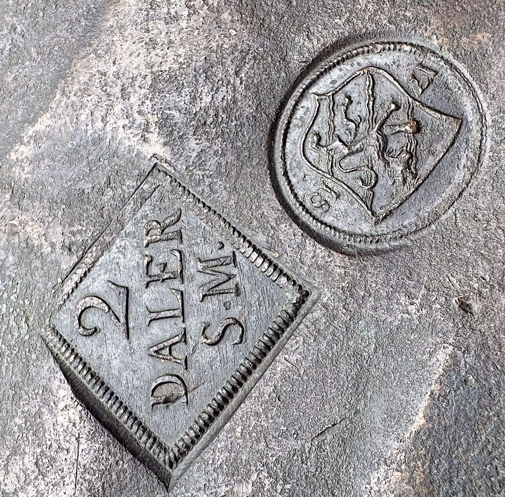 Karl XII, Avesta, Plåtmynt - 2 Daler SM 1717 - motstämplad med Götalands vapen på åtsidan - Vackert exemplar med bra stämplar