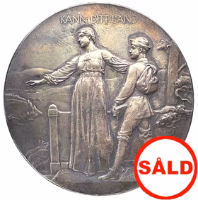 Svenska turistföreningens stora förtjänstmedalj i silver utdelad till J. Karlberg 1965 av Erik Lindberg