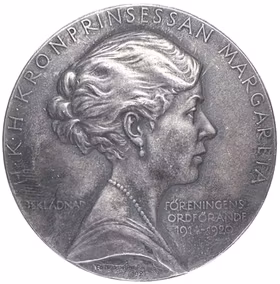 Kronprinsessan Margareta (1882–1920) - Minnesmedalj hyllande hennes roll som ordförande i Beklädnadsföreningen 1914-1920 - graverad av Erik Lindberg  1921