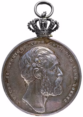 Oskar II - Kungliga Patriotiska Sällskapet modell 1872, liten krona med gångjärnsfäste, av Lea Ahlborn - tilldelad Erik Larsson 1877 - Sällsynt