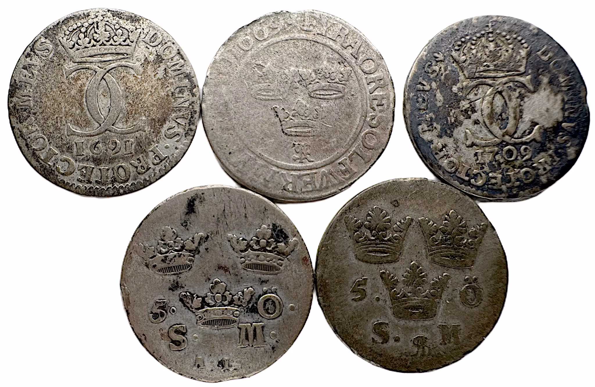 Spännade studiepost 4- och 5 Öringar i silver 1600-1700-talen (5 varierande exemplar)