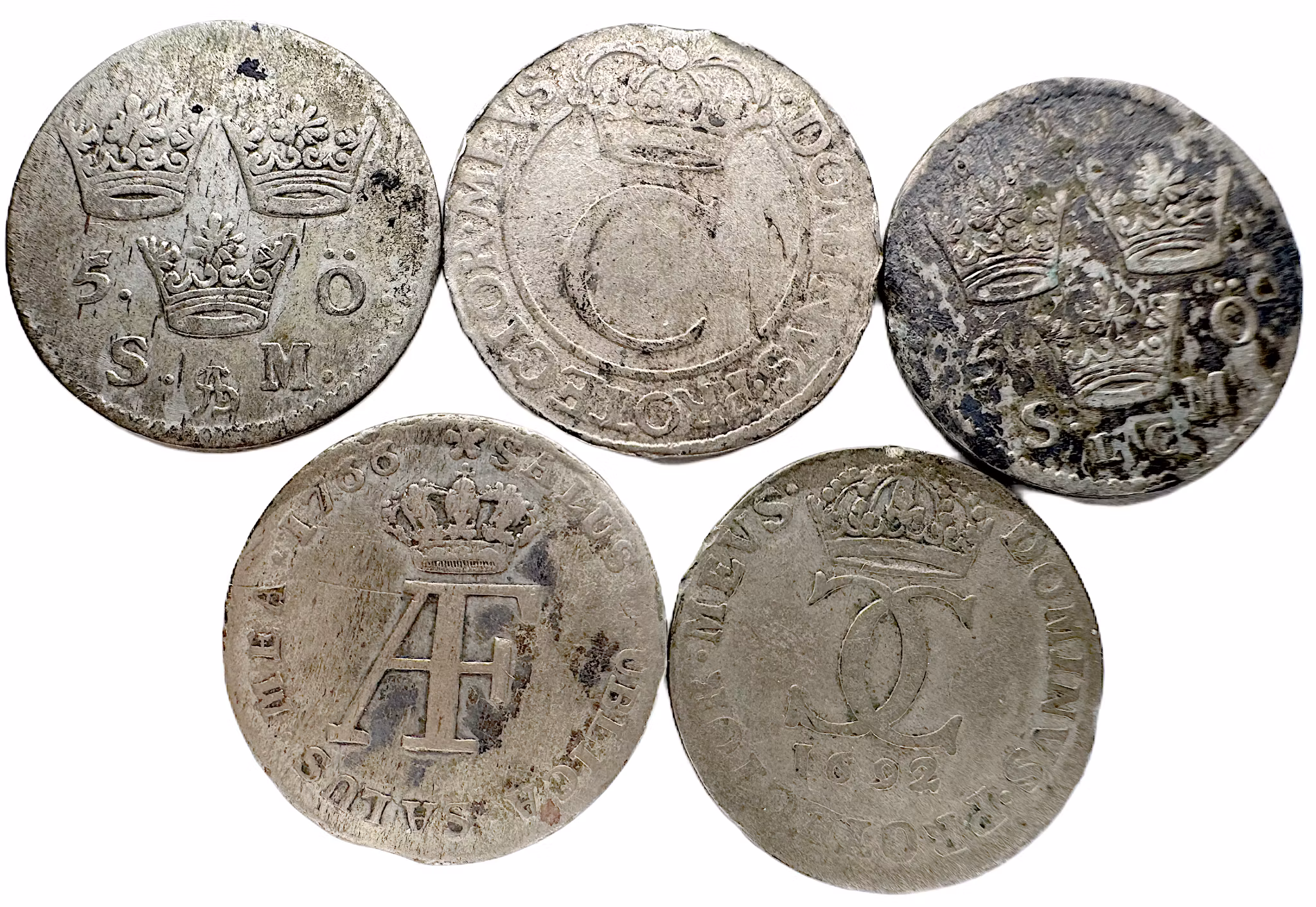 Spännade studiepost 4- och 5 Öringar i silver 1600-1700-talen (5 varierande exemplar)