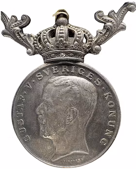 Gustav V – Svenska Röda Korsets förtjänstmedalj för den frivilliga sjukvården - Den frivilliga sjukvården och Röda korsets guldålder - Tilldelad H. F. T. Schelin 1925