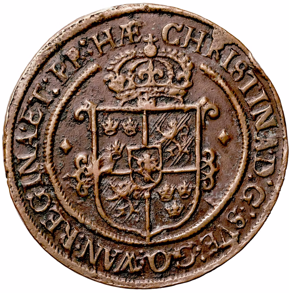 Kristina (1632–1654) – Avesta, 1 Öre 1645 - Ett osedvanligt välpräglat och välcentrerat exemplar - Ett ungt lejon på tronen och freden som ritade om Norden