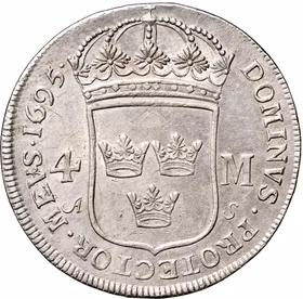 Karl XI – Stockholm, 4 Mark 1695 - Ett tilltalande och lystrigt exemplar med delvis bevarad bottenstriering - Ett enat rike under enväldets fana