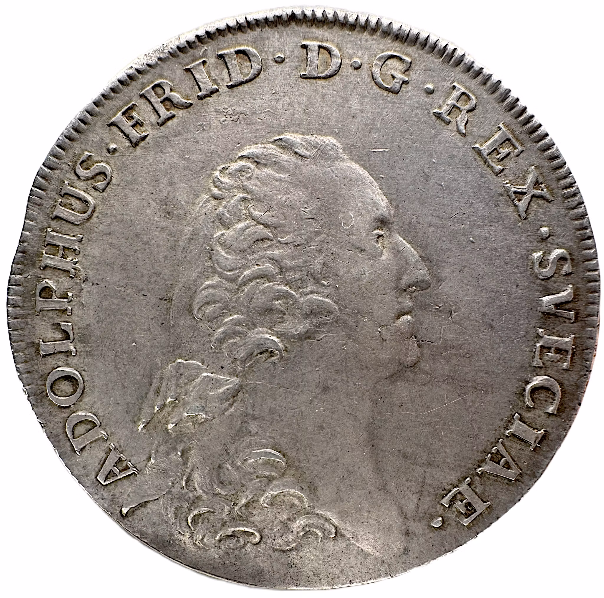 Adolf Fredrik, Stockholm, 1 Riksdaler 1768 - Ett vackert exemplar av riksdalern med "liten bild" - Ett rike styrt av en namnstämpel