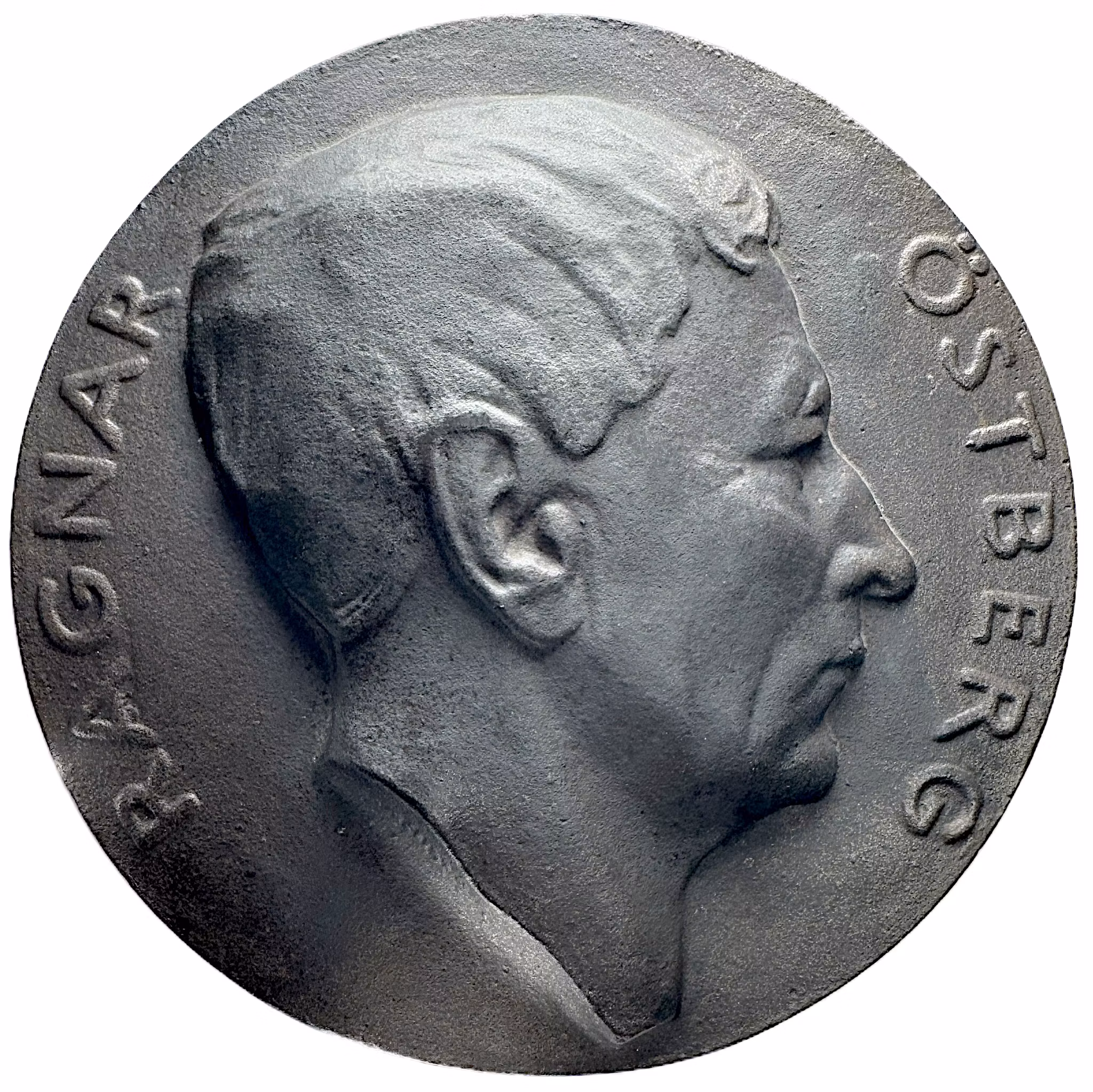 Ragnar Östberg (1866–1945) - En massiv och imponerande stor gjuten järnmedalj som hedrar arkitekten bakom Stockholms stadshus - Från springpojke till mästerarkitekt