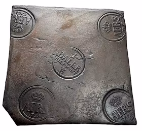 Ett härligt plåtmynt med Gustavsbergsbolagets krönta G (Semlan). 1 Daler silvermynt 1752 - MYCKET SÄLLSYNT - ca. 15 exemplar i privat ägo