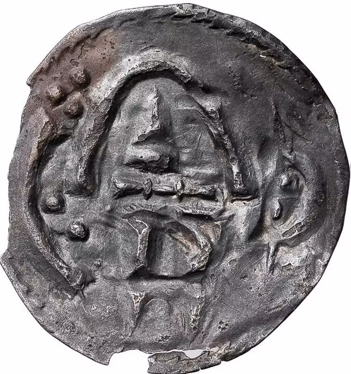Den tidiga vikingatiden och Gorm den gamle (cirka 935-958), Hedeby, Halvbrakteat - Mycket sällsynt