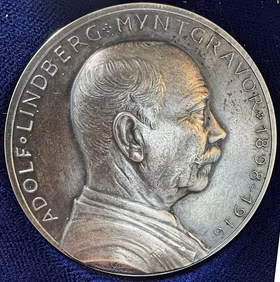 Adolf Lindberg, Mynt och medaljgravör av Léo Holmgren 1980 i originaletui med certifikat