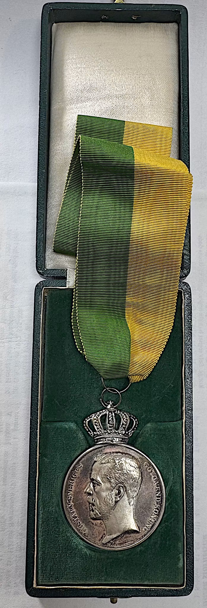 Gustav V (1907–1950) – Kungliga Patriotiska Sällskapets belöningsmedalj - Tilldelad Erik Jakobsson (1940) - Sverige i skuggan av andra världskriget 1940