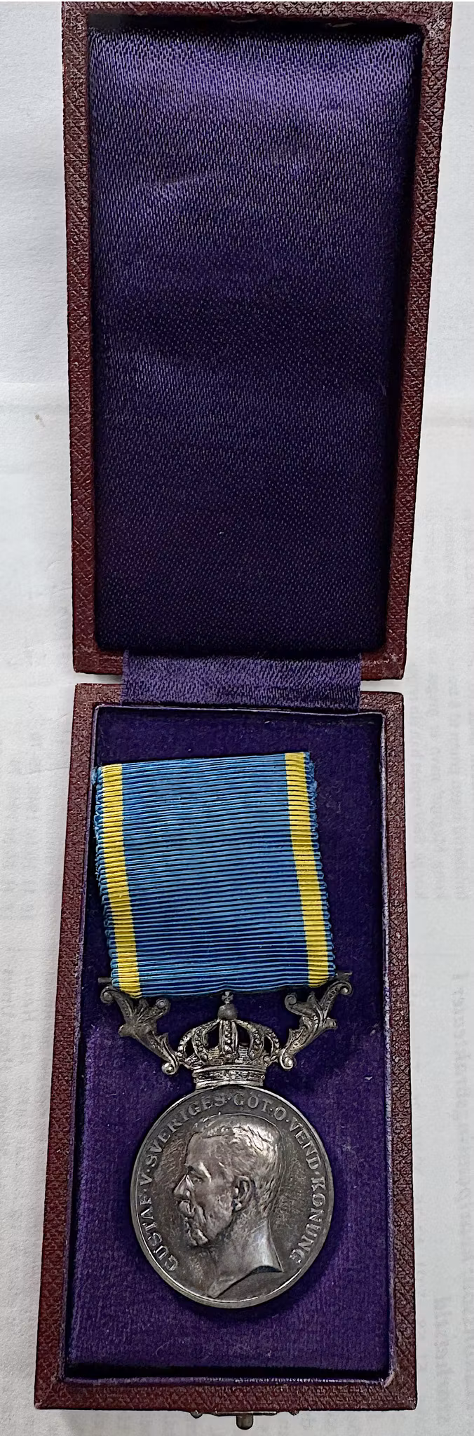 Gustav V (1907–1950) – För nit och redlighet i rikets tjänst - Tilldelad Gottfrid Berglund 1944 - Sverige under krigsåret 1944