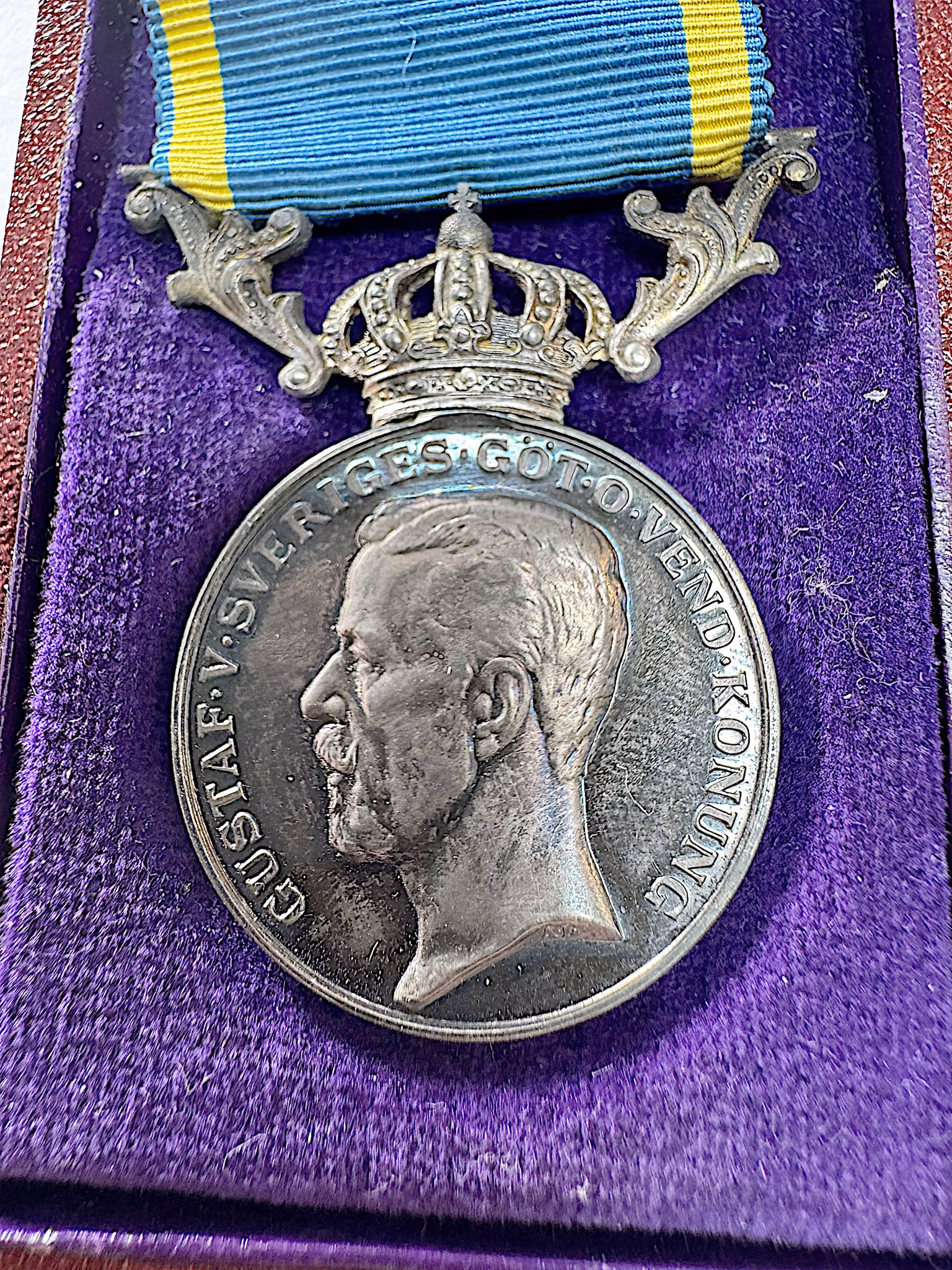 Gustav V (1907–1950) – För nit och redlighet i rikets tjänst - Tilldelad Gottfrid Berglund 1944 - Sverige under krigsåret 1944