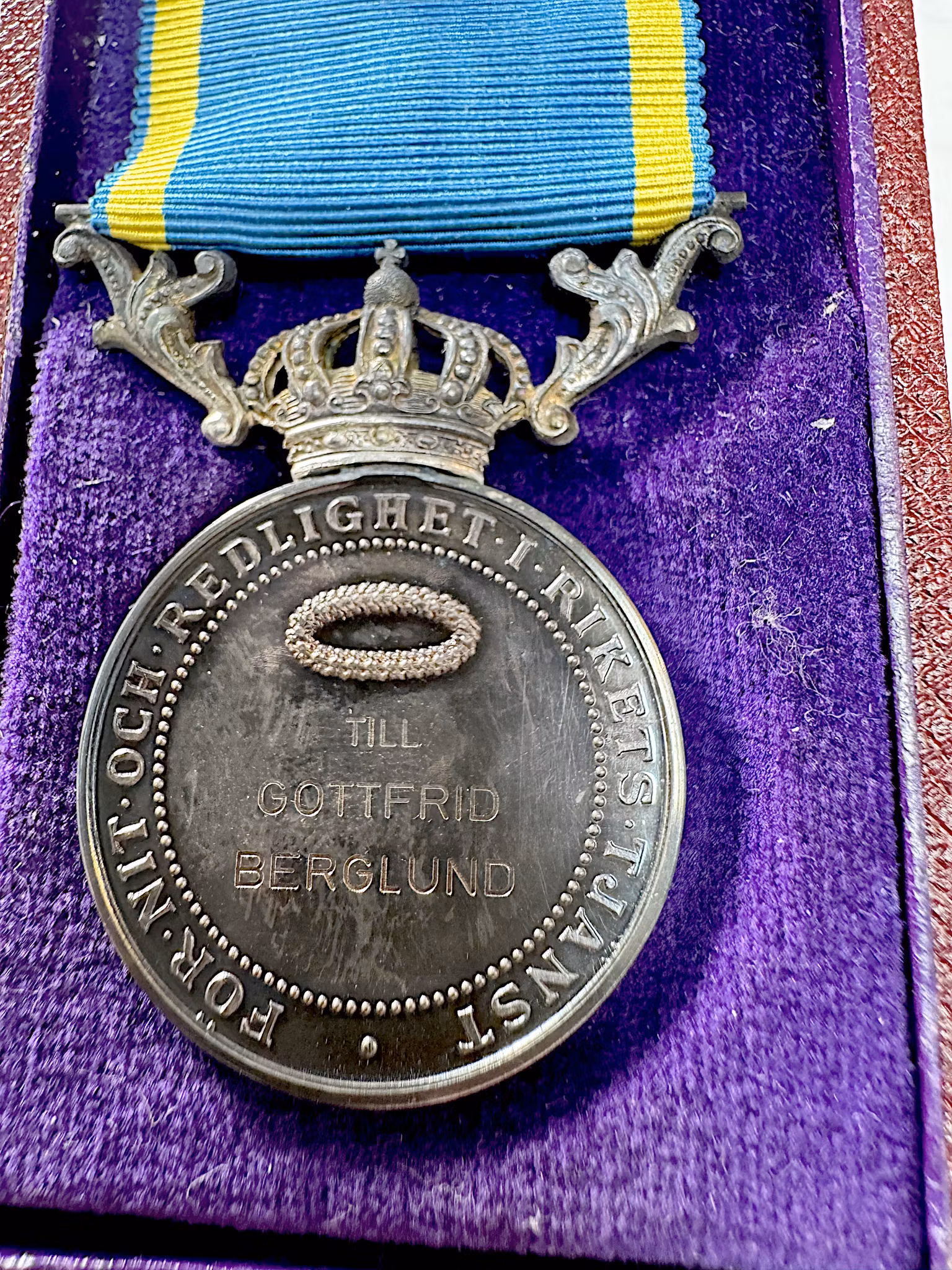 Gustav V (1907–1950) – För nit och redlighet i rikets tjänst - Tilldelad Gottfrid Berglund 1944 - Sverige under krigsåret 1944