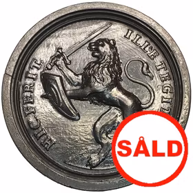 Karl XI - 1690-talet - präglad spelmark i trä - TOPPSKICK