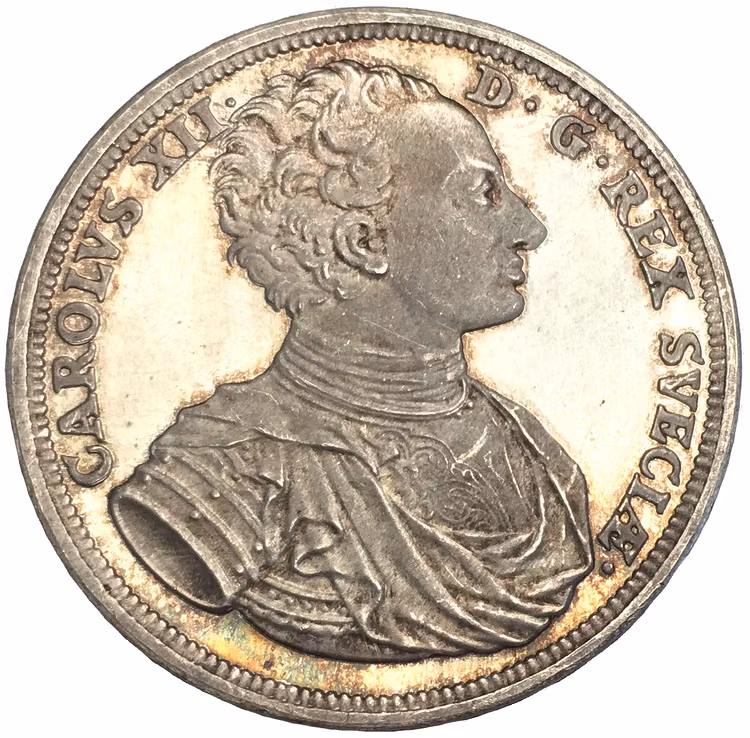 Karl XII – 200-årsminnet av hans död 1718–1918 - En otroligt läcker medalj med frostad relief och djupt glänsande fält av Sven Kulle - Ett skott i natten och en epoks undergång