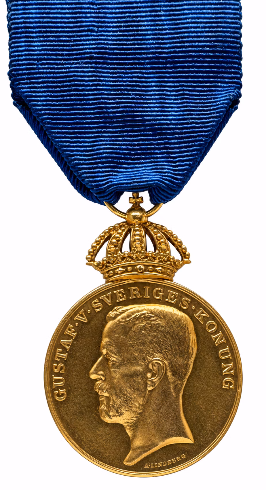 H.M. Konungens medalj (Hovmedaljen) - Guld av 8:e storleken med kunglig krona, i högblått band - Tilldelad hovjägare D. K. Råberg för tjänst 1909–1939 - Mycket sällsynt