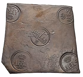 Ett härligt plåtmynt med Gustavsbergsbolagets krönta G (Semlan). 1 Daler silvermynt 1752