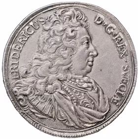 Fredrik I, Stockholm, Riksdaler 1726 - Ett underbart exemplar som utmärker sig genom sin hårda prägling med uppstickande kanter och härlig originalpatina med guldskimrande underliggabnde präglingsglans
