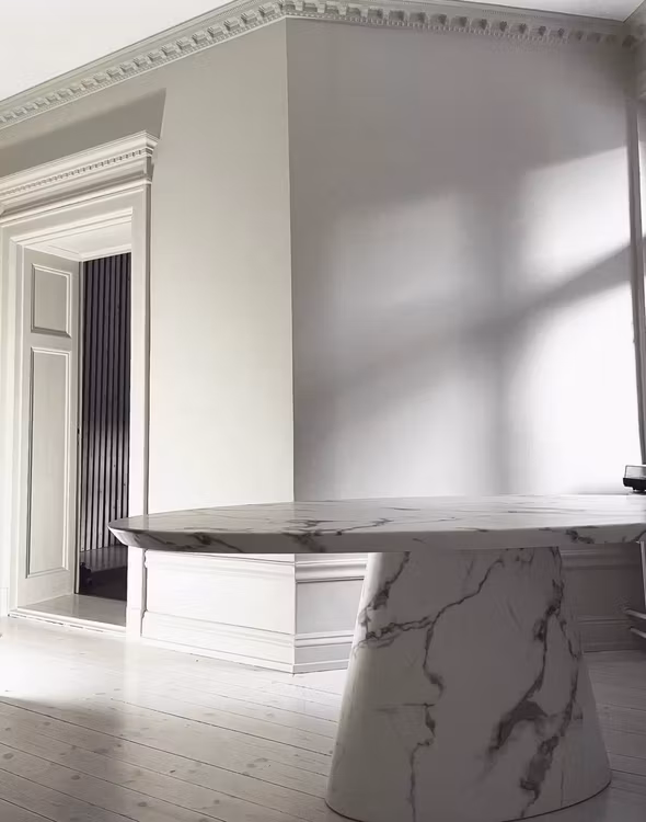 Vera dining table oval 240cm